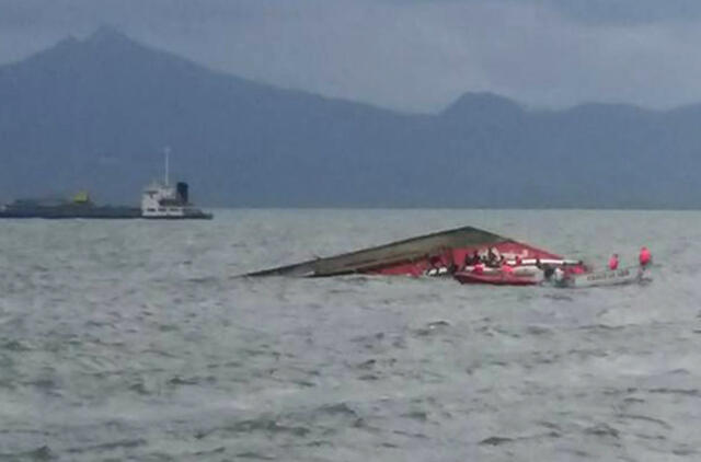 Filipinai: apvirtus keltui, mažiausiai 34 žmonės žuvo, daugiau kaip 70 dingo be žinios