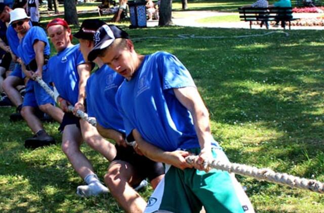 Jūros šventės metu - virvės traukimo čempionatas