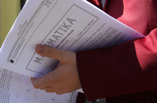 Lietuvių ir matematikos egzaminus išlaikė apie 90 proc. kandidatų
