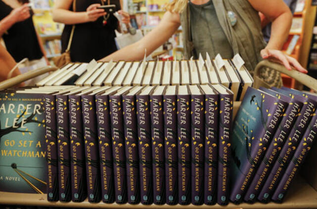 Naujasis amerikiečių rašytojos Harper Li romanas jau pasiekė knygynų lentynas