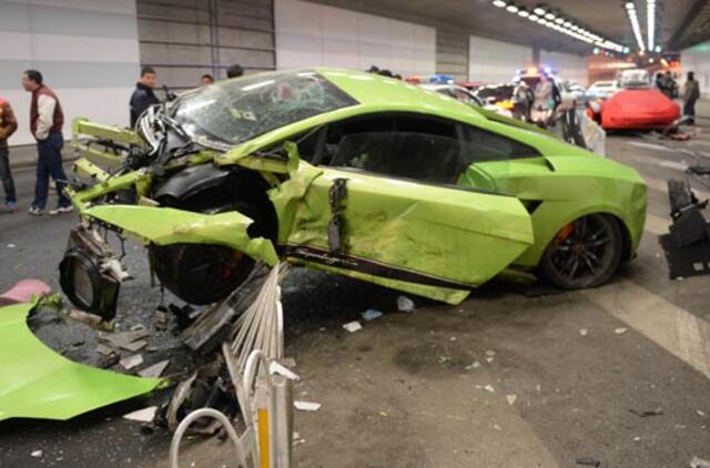 Nelegaliose gatvės lenktynėse - „auksinis" jaunimas ir filmų fanatikai