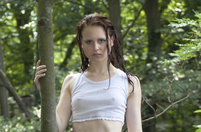 Nutempė į krūmus ir siūlė lytiškai santykiauti