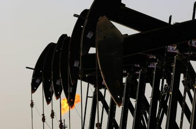 Po OPEC vadovo komentarų naftos kainos smunka