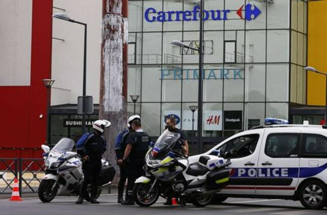 Prancūzijoje išlaisvinti "Primark" parduotuvėje įkaitais laikyti žmonės