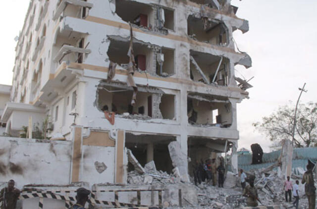 Somalyje per sprogimą netoli viešbučio žuvo mažiausiai 13 žmonių