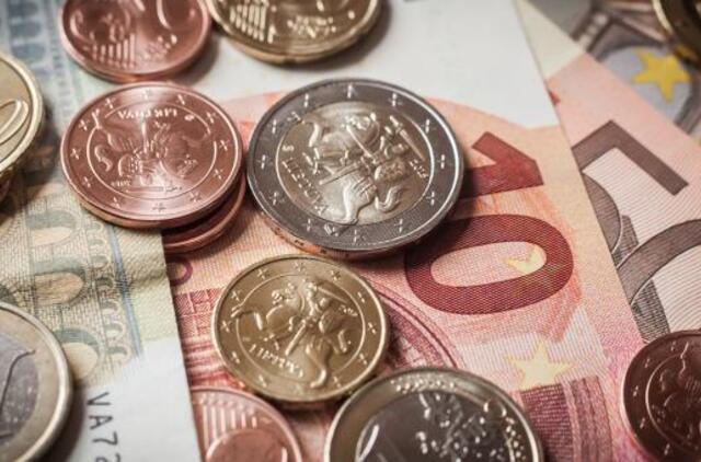 Tik pusė šalies gyventojų žino, kaip elgtis su pinigais