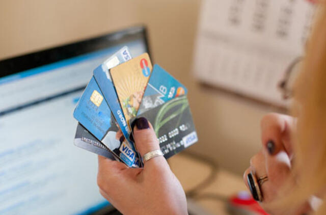 Bankus stumia į paraštes