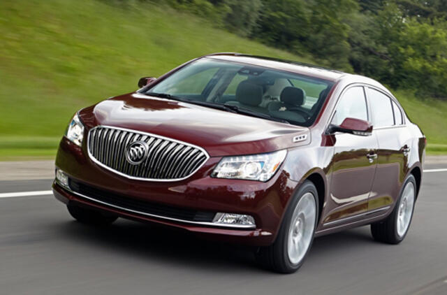 "General Motors" dėl žibintų problemų atšaukia 180 tūkst. automobilių