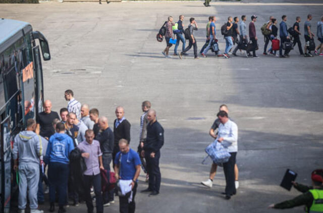 Į Klaipėdą atvyko pirmieji šauktiniai