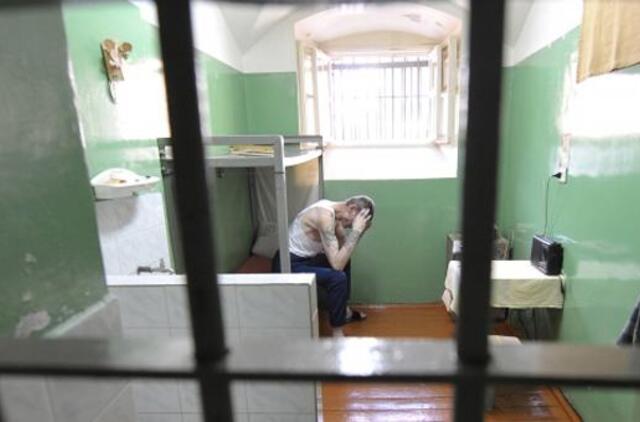 Iš įkalinimo įstaigų lygtinai paleista beveik pusė tūkstančio nuteistųjų