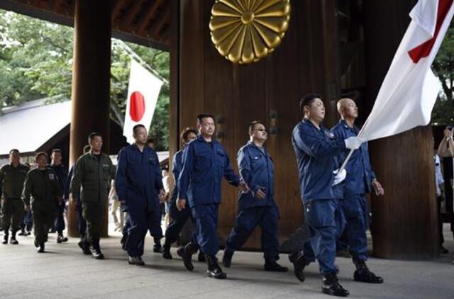 Japonijos premjeras nusiuntė ritualinę dovaną Jasukunio šventyklai