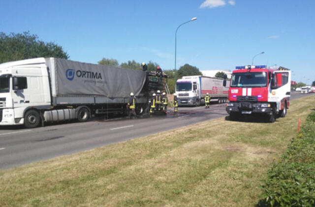 Klaipėdoje užsidegė krovininis automobilis