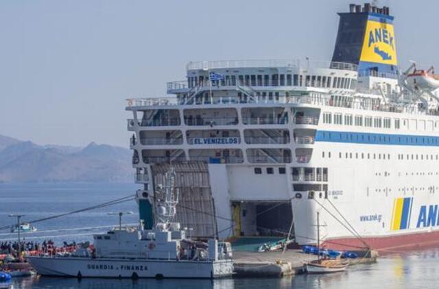 Laive Koso saloje pradėti apgyvendinti migrantai