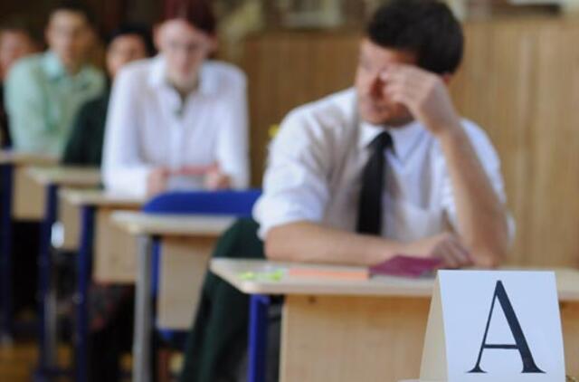 Nuo 2017 metų abiturientai galės rinktis brandos darbą