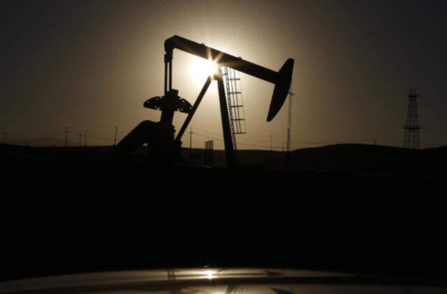 Pirmadienį nafta pinga