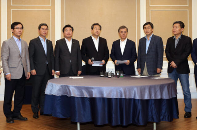 Šiaurės Korėjoje bus surengtos derybos krizei spręsti