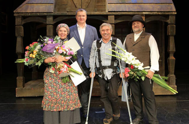 Apie teatrą, sceną ir sukaktis