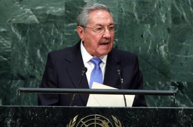 Raulis Kastras ragina JAV nutraukti prekybos embargą