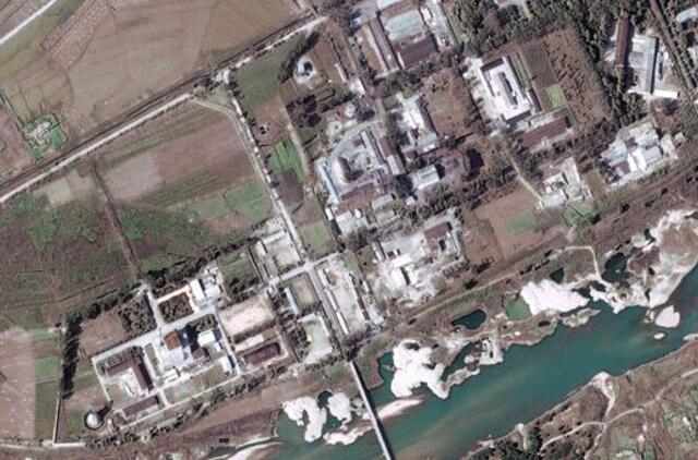 Šiaurės Korėja skelbia tobulinanti branduolinių ginklų "kokybę ir kiekybę"