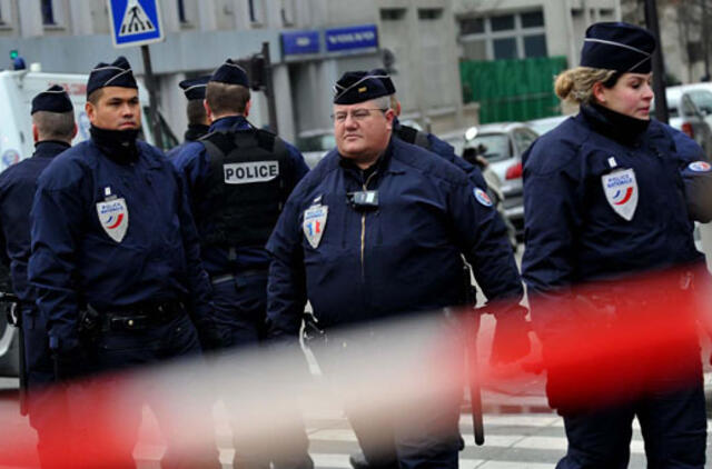 Tiriant kaltinimus išprievartavimu, dešimtys Paryžiaus kriminalinės policijos pareigūnų privalės atlikti DNR tyrimą