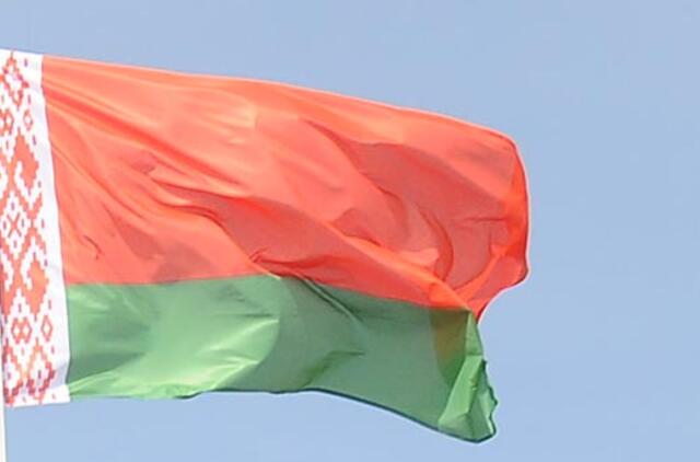 Vagys nusitaikė į Baltarusijos vėliavas