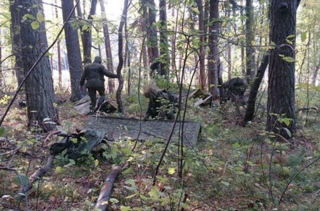Apie mokslus kariniame poligone, nutrintas kojas ir kietas merginas