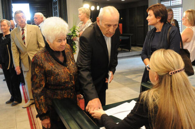 Auksines vestuves atšventė net 60 porų