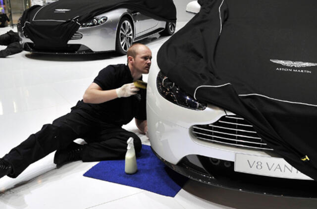 Britų koncernas "Aston Martin" atleis beveik 15 proc. darbuotojų