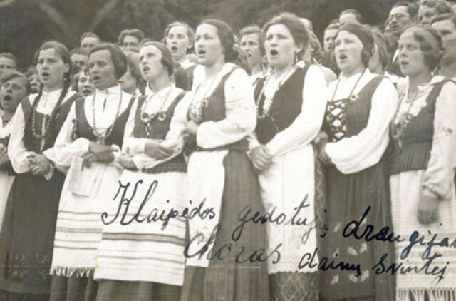 Klaipėdos akvarelės: namai ir žmonės (411)