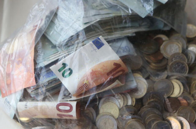 Moters globojamas vyras paėmė beveik 11 tūkst. litų vertės kreditų