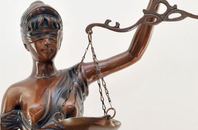 Pinigus pasisavinęs direktorius stos prieš teismą