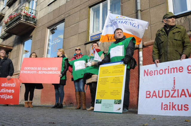 Profsąjungos nenuleidžia transparantų