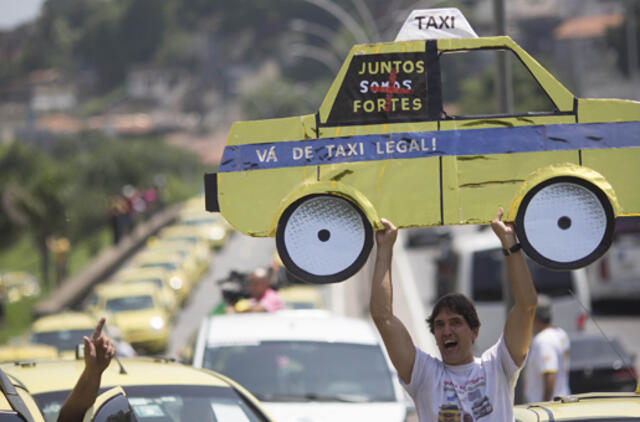 Brazilijoje taksistai protestuoja prieš "Uber" programėlę