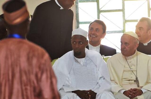 CAR: popiežius Pranciškus apsilankė mečetėje ir pavadino musulmonus broliais