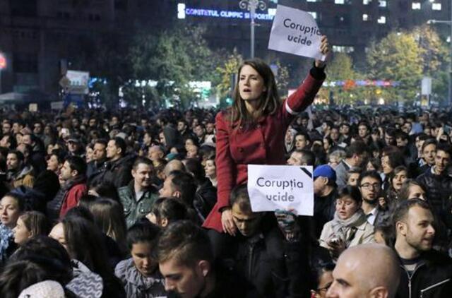 Dėl šalyje vykstančių masinių protestų atsistatydina Rumunijos premjeras