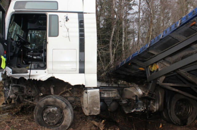 Girtas vairuotojas taranavo pasieniečių atraminį punktą