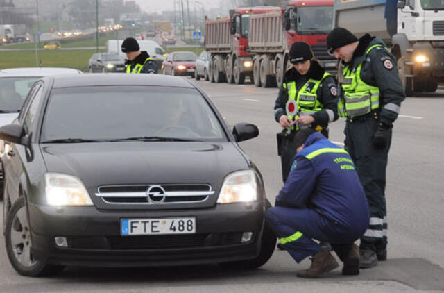 Jau draudžiama važinėti vasarinėmis padangomis
