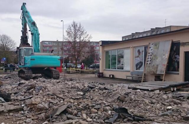Nugriautas Gargždų autobusų stoties stogas