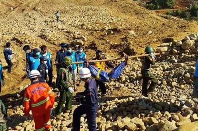 Nuošliauža Mianmare palaidojo mažiausiai 90 žmonių