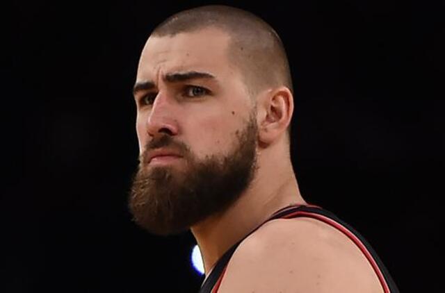 "Raptors" iškovojo pergalę Los Andžele, bet Jonas Valančiūnas patyrė traumą