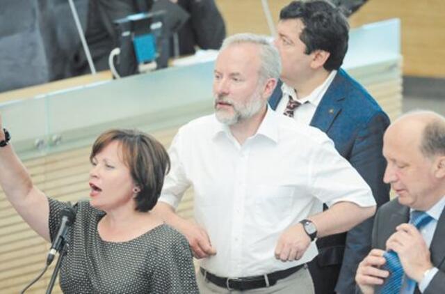 Rodomi konservatorių korupcijos ženklai