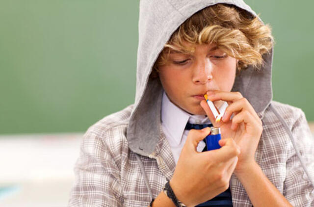 Nerimą kelianti statistika: paaugliai vis dažniau svaiginasi pavojingomis medžiagomis