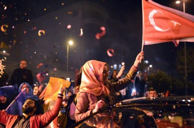 Turkijos prezidentas: piliečiai balsavo už šalies vienybę ir vientisumą