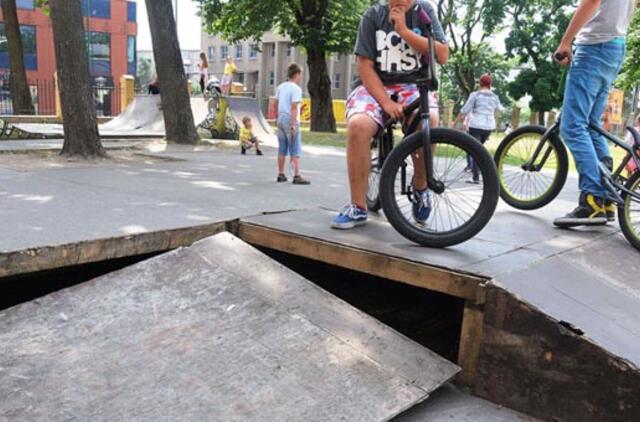 Vandalai nuniokojo riedlenčių parką