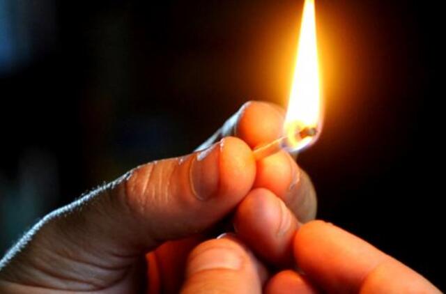 Vienas grasino susprogdinti, kitas - padegti