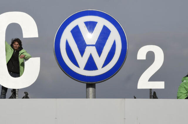 "Volkswagen" JAV klientams pasiūlė 1 tūkst. dolerių vertės dovanų kortelių ir čekių