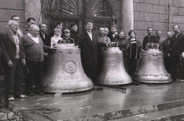 Ar kada nors dar skambės Kretingos katalikų bažnyčios varpai?