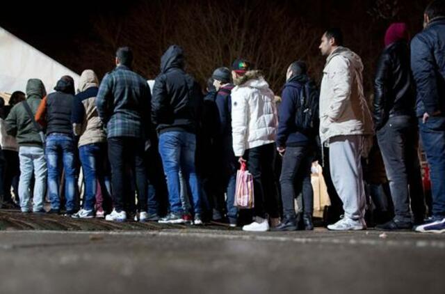 Čekijos prezidentas: migrantai turėtų kautis prieš "Islamo valstybę", o ne veržtis į Europą