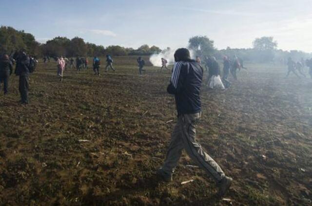 Makedonijos policija panaudojo ašarines dujas prieš nelegalius migrantus