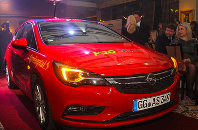 "Metų automobilio 2016" konkursą laimėjo "Opel Astra"